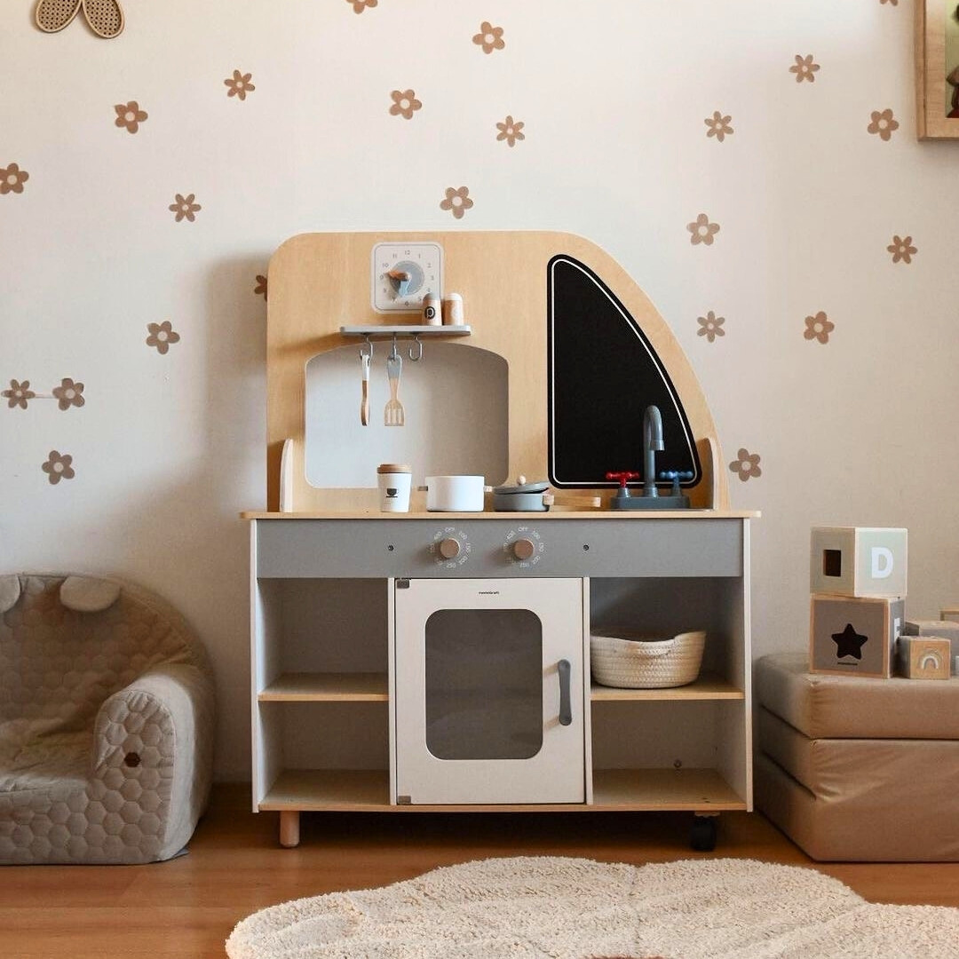 Medinis maisto sunkvežimis ant ratų - virtuvė su priedais