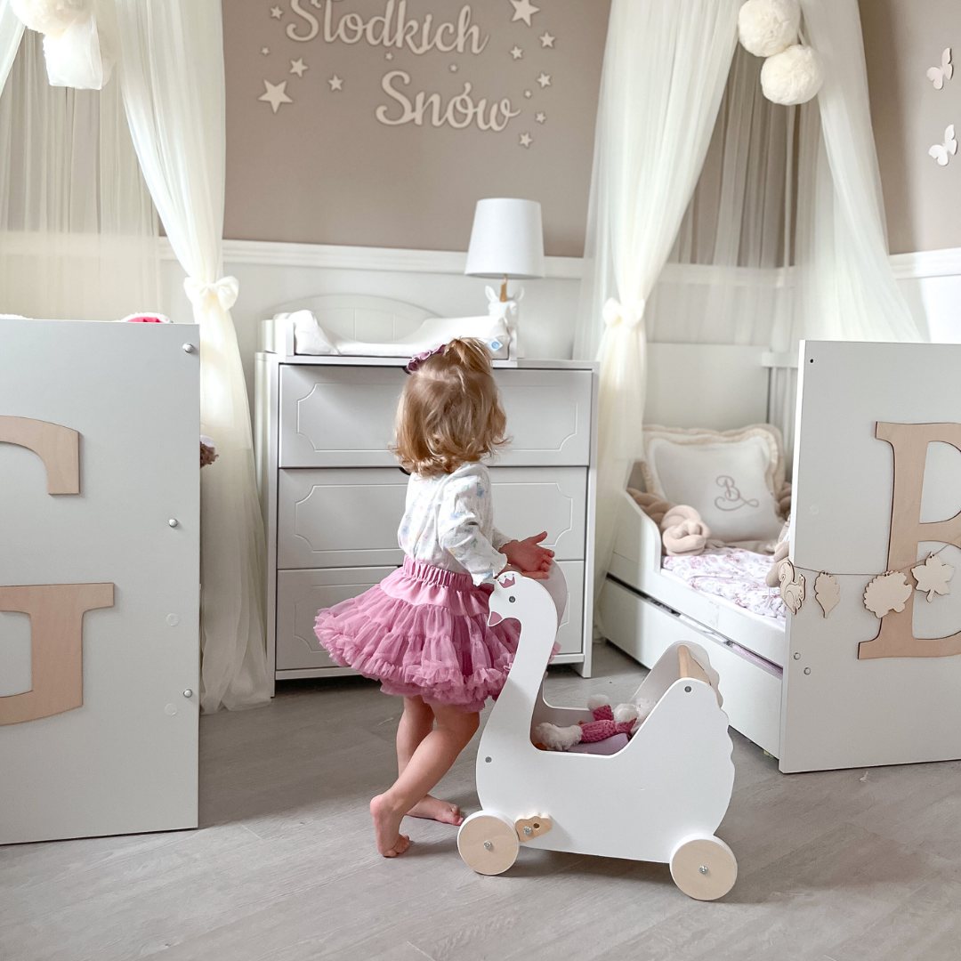 Medinis vežimėlis lėlėms - "Swan