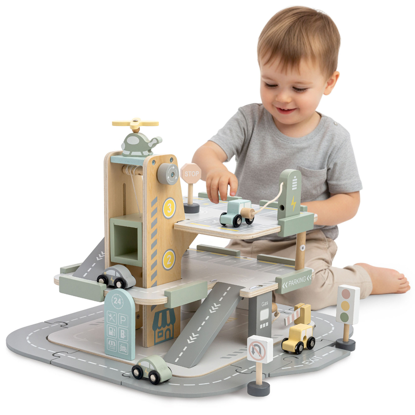 Medinis, trijų aukštų garažas vaikams su priedais – automobilių stovėjimo aikštelė, degalinė, automobilių plovykla, sraigtasparnis