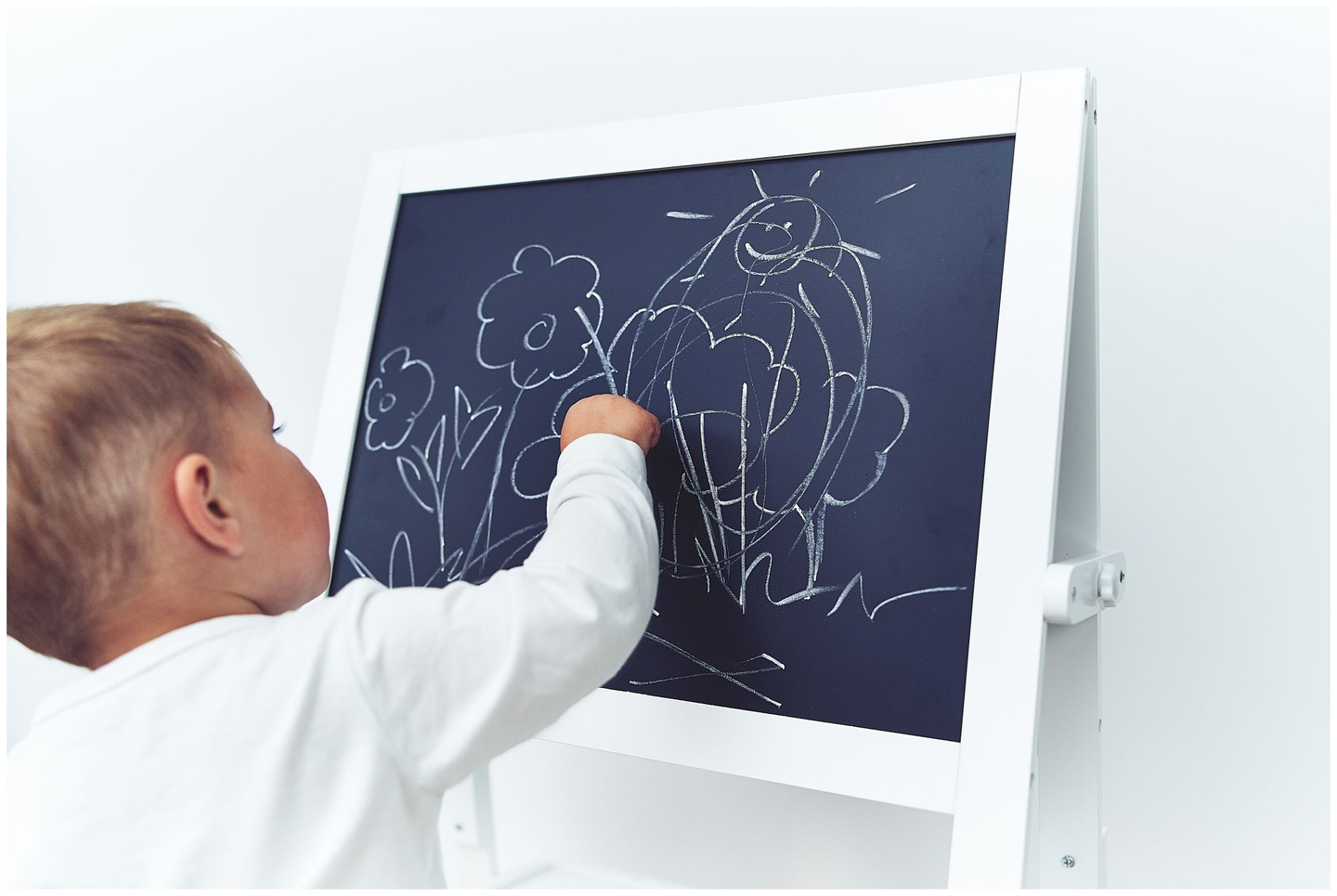 Edukacinė dvipusė lenta: magnetinė ir kreidinė - sausai nuvaloma, medinė, skirta vaikams, sulankstoma