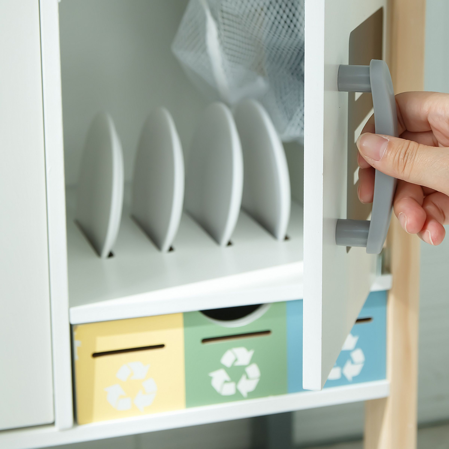 Interaktyvi virtuvė su skalbimo mašina, indaplove ir kreida