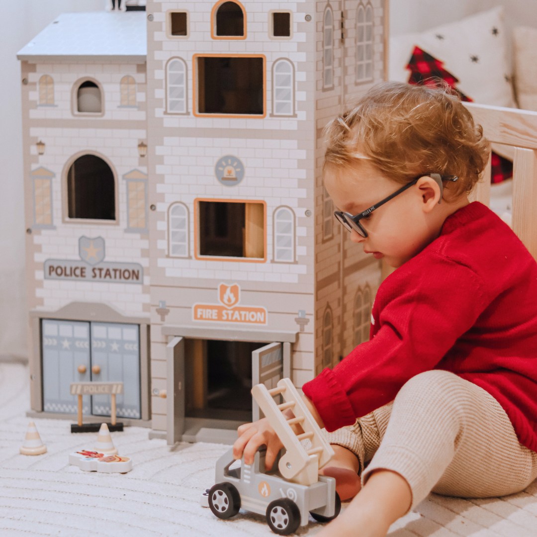 Didelė sulankstoma gaisrinė su policijos nuovada - medinis rinkinys. Gaisrinė ir policijos nuovada su priedais.