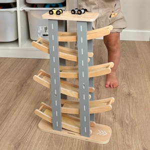 Medinis takas - kalnelis automobiliams - 6 aukštai