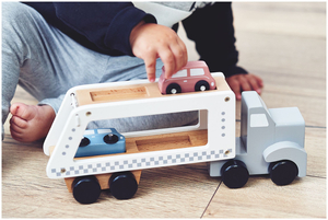 Medinė sunkvežimio priekaba su 4 automobiliais