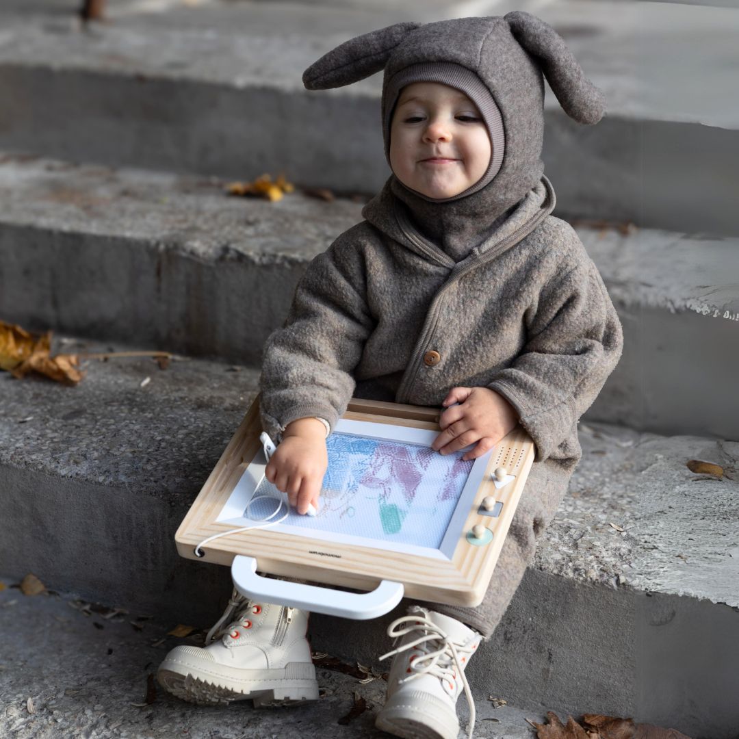 Medinis plunksnakotis su antspaudais - piešimo lenta