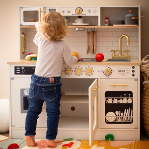 Interaktyvi XXL medinė virtuvė su priedais ir LED apšvietimu – dviejų lygių