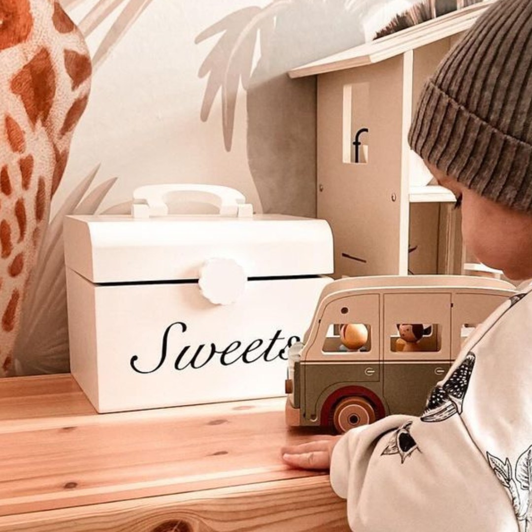 Medinė pjaustymo saldainių dėžutė, saldumynų parduotuvė