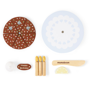 Medinis gimtadienio tortas, kurį reikia supjaustyti