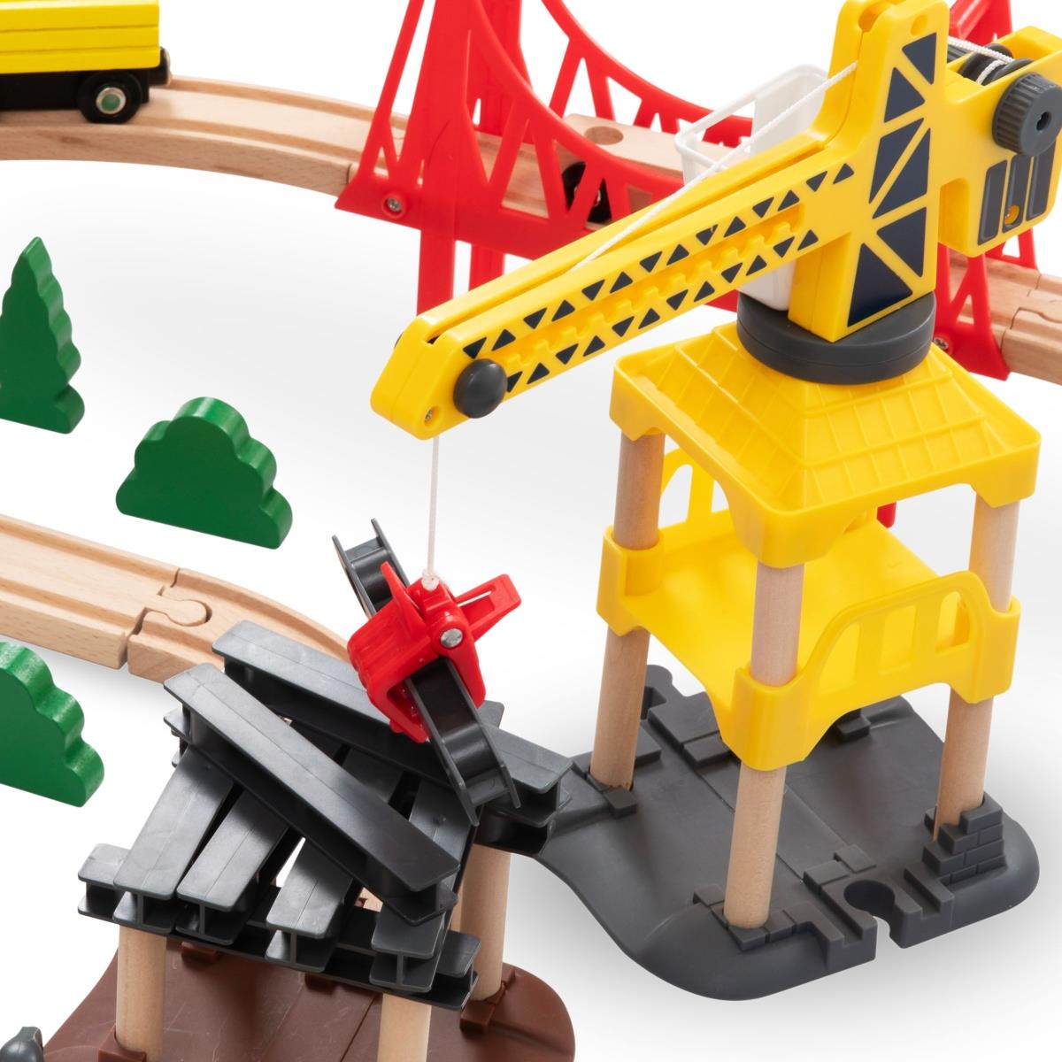 Medinis geležinkelis, akumuliatorinis traukinys - Miestas: bėgiai, automobiliai, tiltas, oro uostas