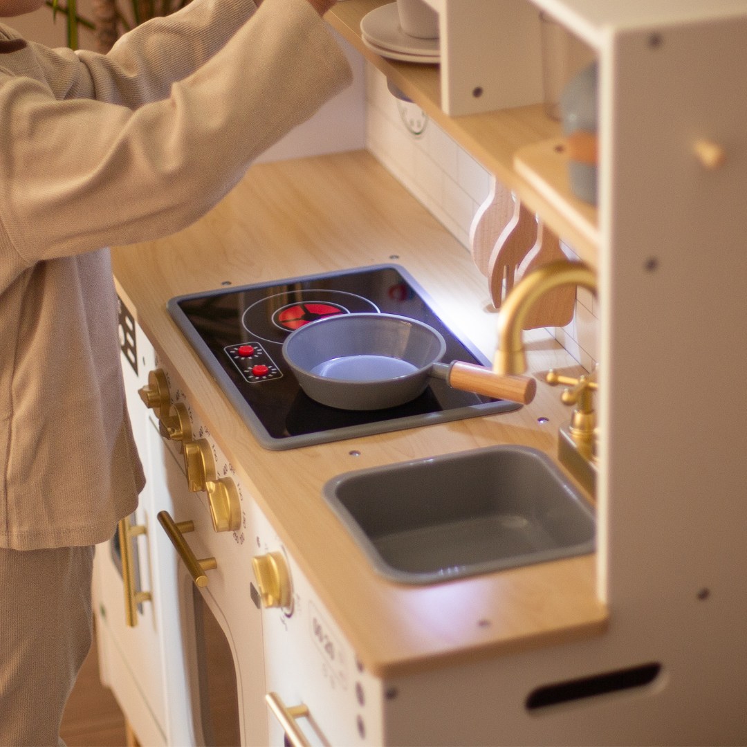 Interaktyvi XXL medinė virtuvė su priedais ir LED apšvietimu – dviejų lygių