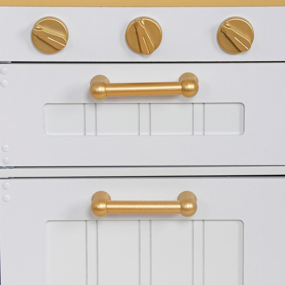 Medinė balta virtuvė su priedais ir prijuoste