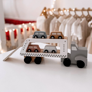 Medinė sunkvežimio priekaba su 4 automobiliais