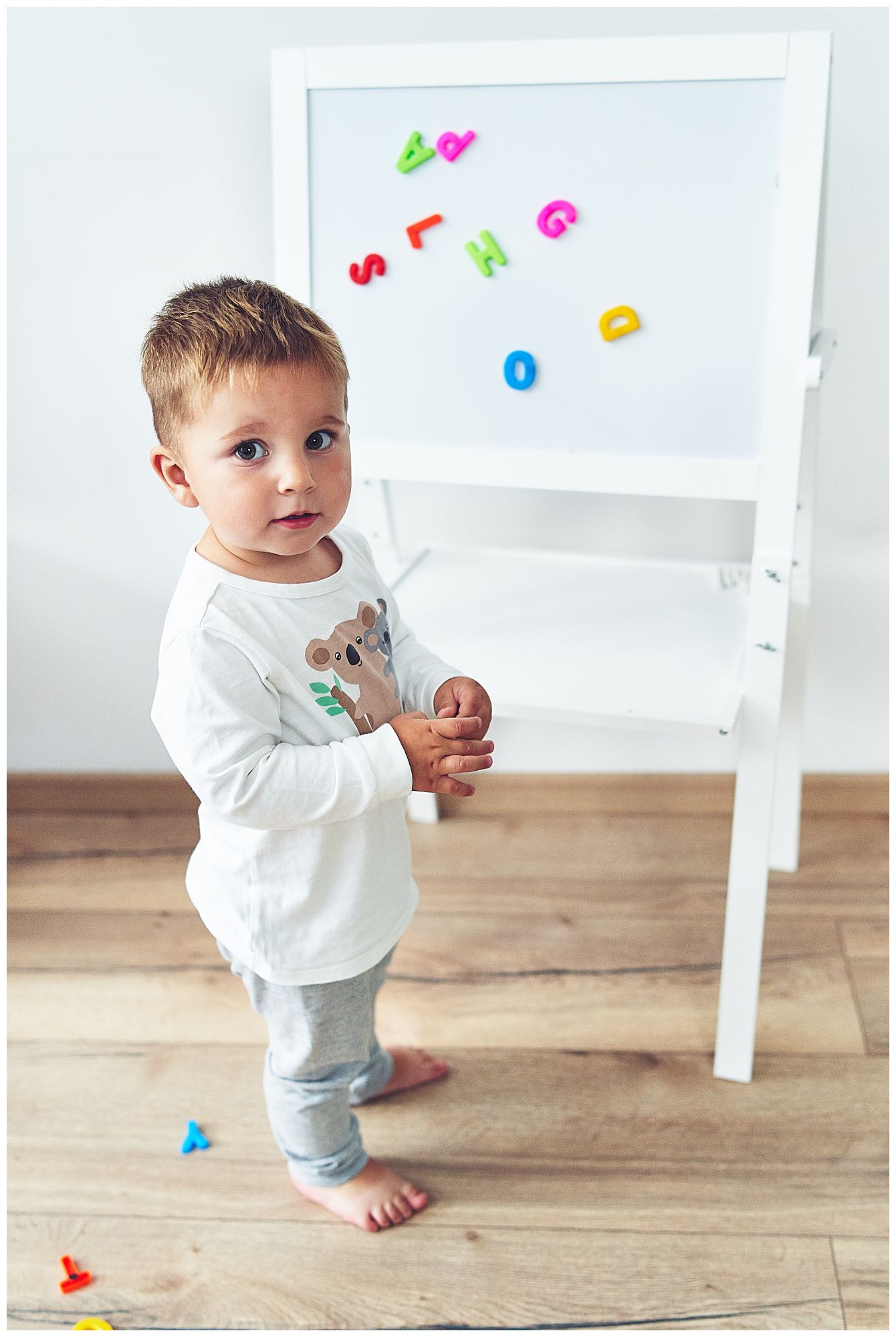 Edukacinė dvipusė lenta: magnetinė ir kreidinė - sausai nuvaloma, medinė, skirta vaikams, sulankstoma