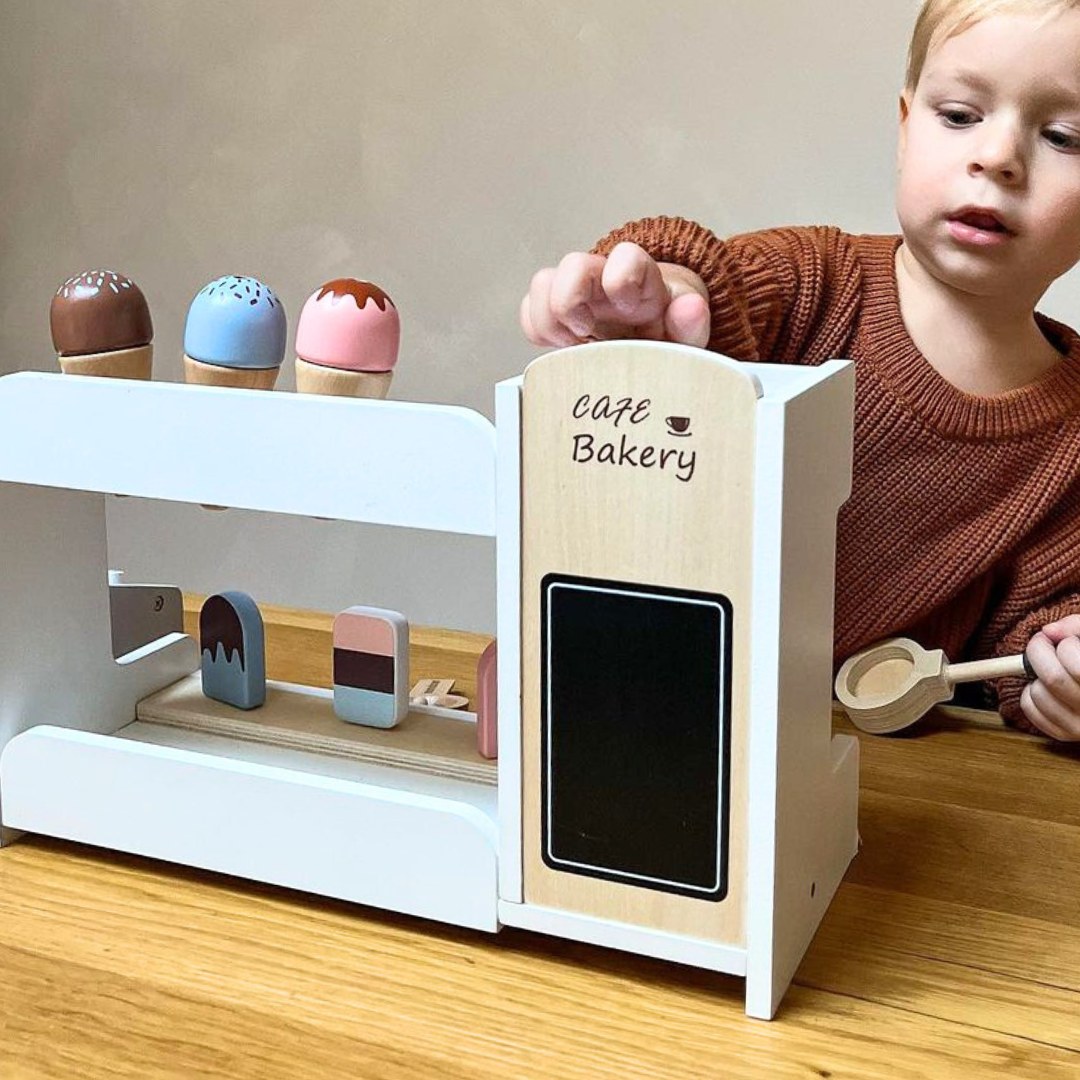 Medinė ledainė su kavos aparatu - kavinė su priedais