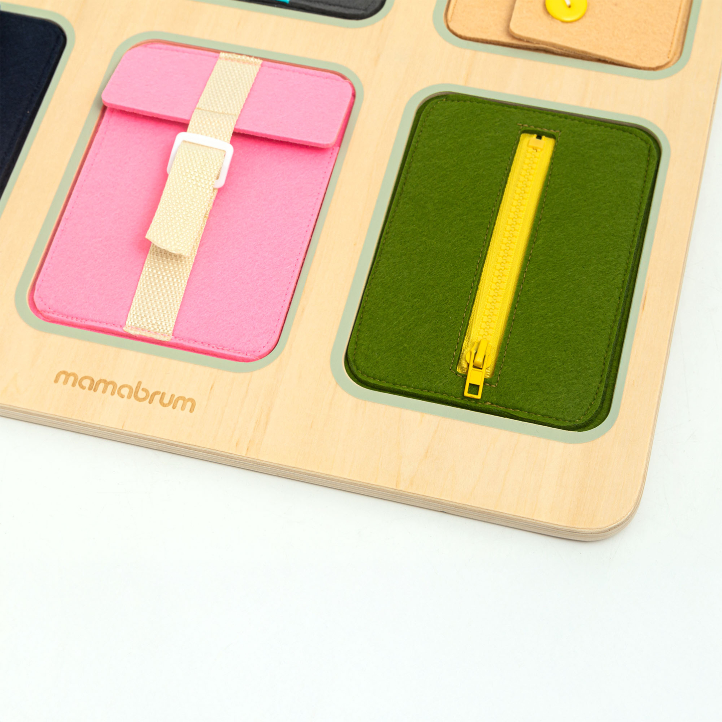 Medinė Montessori manipuliacinė lenta – sensorinis savarankiškumo mokymasis - raišteliai, sagtys, sagos, spaudės, užtrauktukas