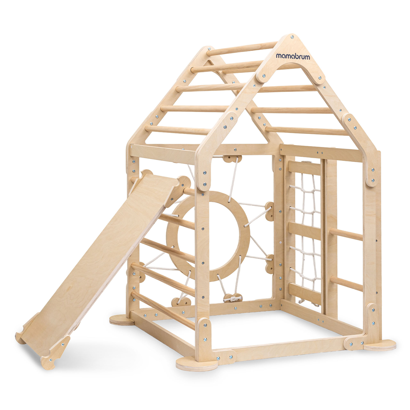Medinė žaidimų aikštelė vaikams viduje – namelis su kopėčiomis ir čiuožykla