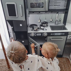 XXL medinė virtuvė su LED apšvietimu, prijuoste ir priedais