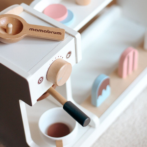 Medinė ledainė su kavos aparatu - kavinė su priedais