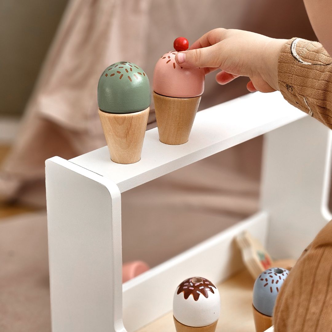 Medinė ledų parduotuvė - ledų salonas