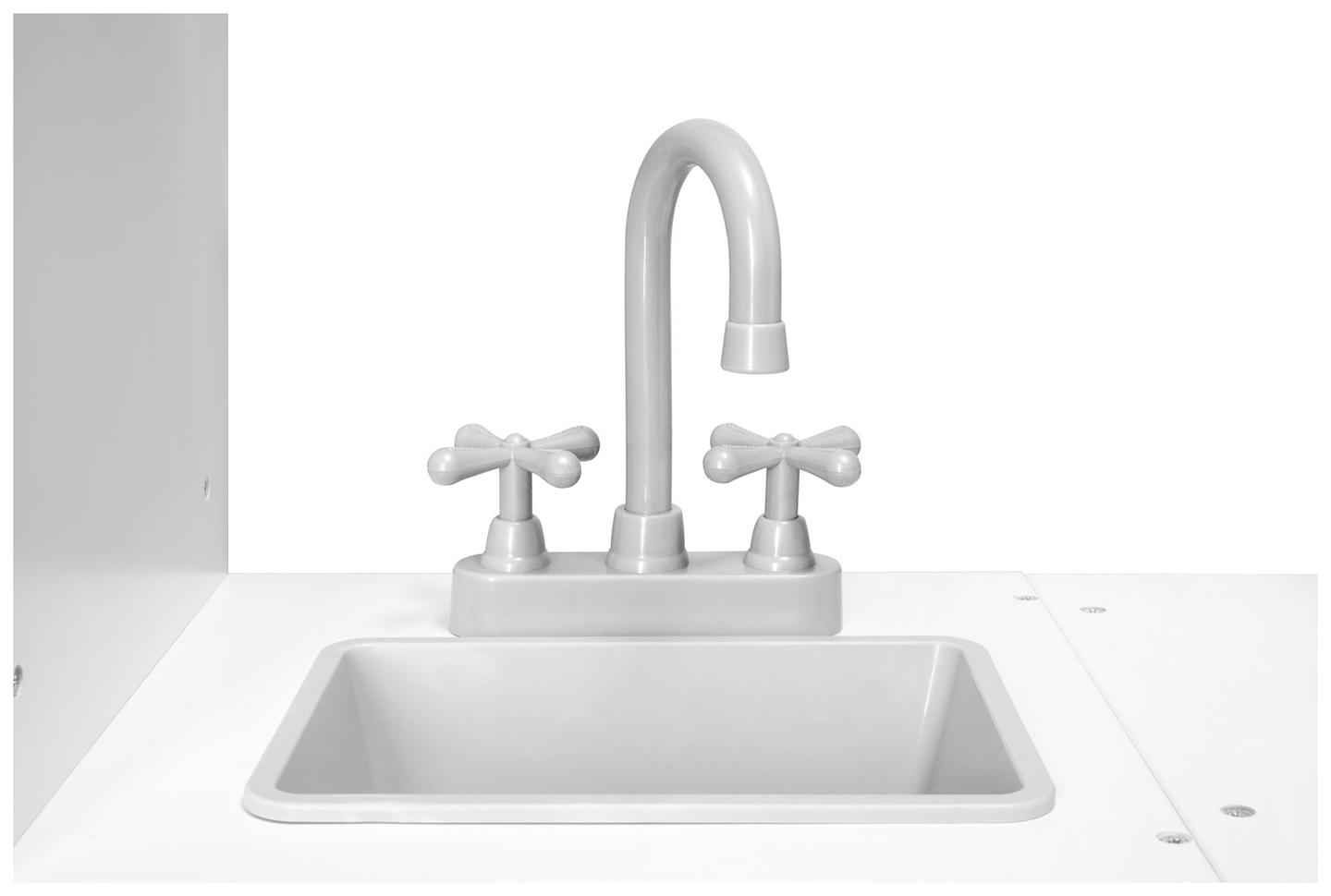 Kampinė medinė XXXL virtuvė su šaldytuvu, orkaite, skalbimo mašina, prijuoste ir priedais