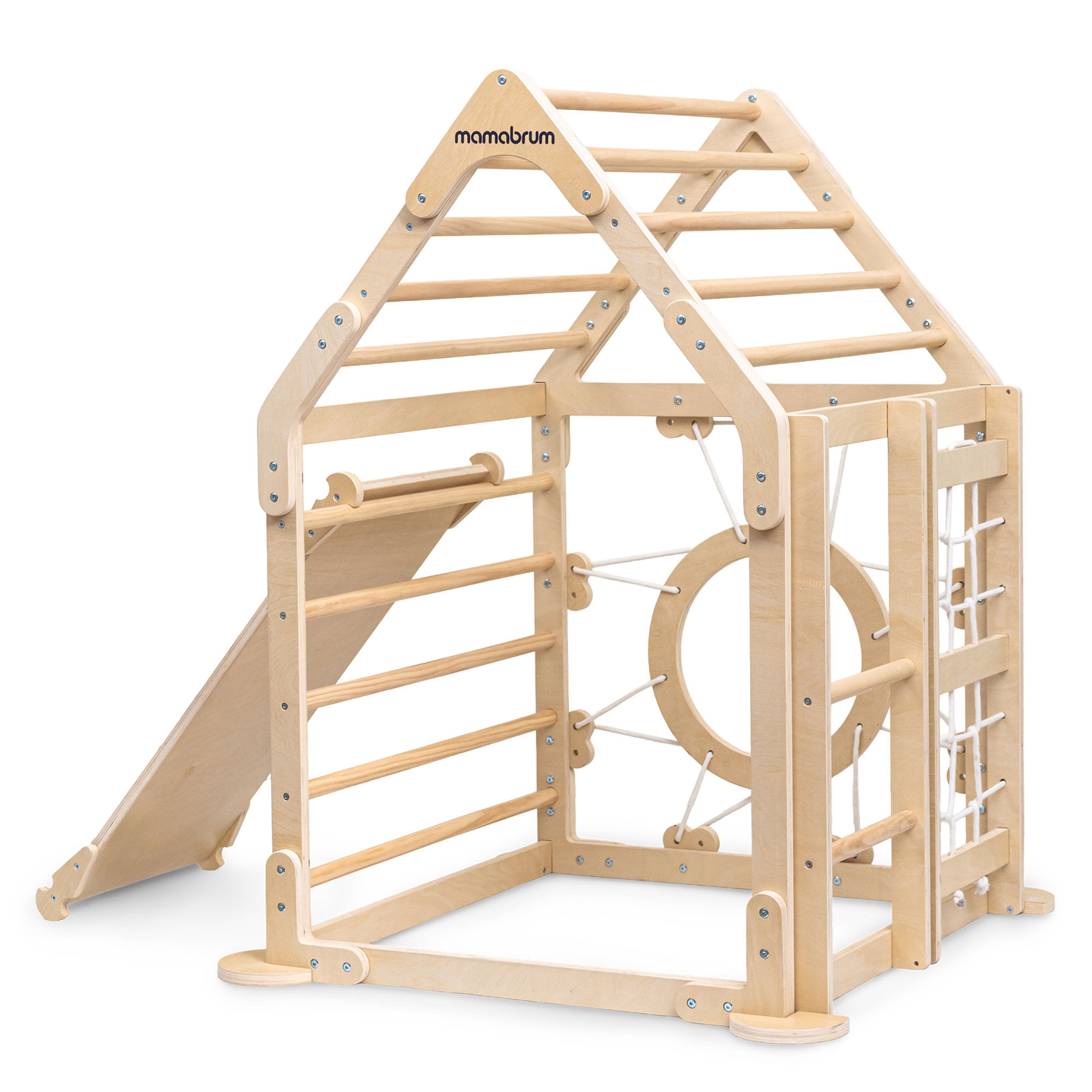 Medinė žaidimų aikštelė vaikams viduje – namelis su kopėčiomis ir čiuožykla